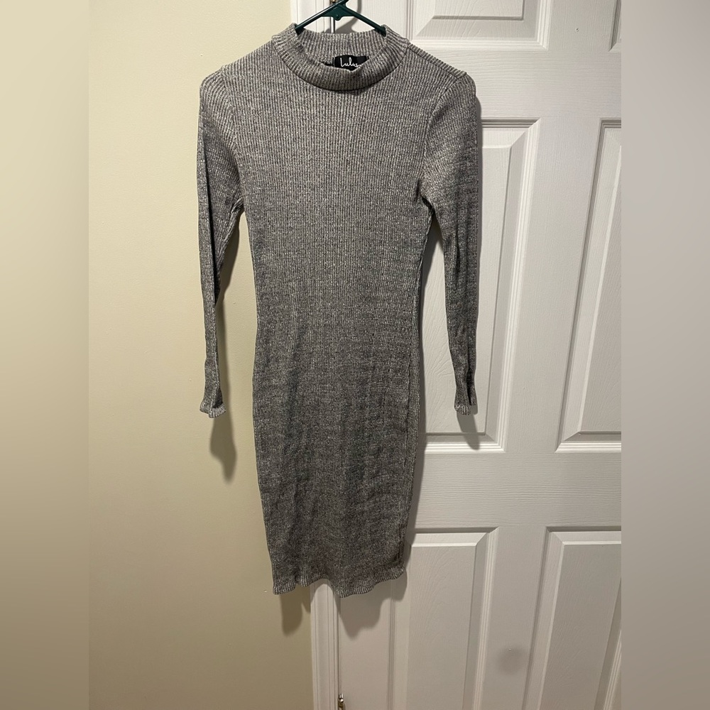 Lulu’s Gray Ribbed Midi Sweater Dress